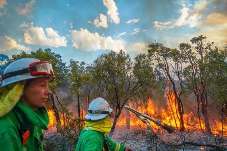 澳洲大半地區今天遭遇熱浪襲擊，當局警告，在聖嬰現象氣候模式下，原已處於野火高風險季節的澳洲發生森林火災的風險又進一步加劇。歐新社