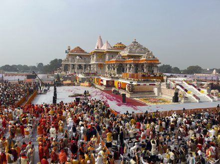 印度有幾檔小型股，隨著一座大印度神廟在1月22日開光而飆漲。這些股票與印度教聖城阿尤德亞（Ayodhya）的羅摩神廟（Ram temple）開發案有關，利多是神廟將成為宗教觀光景點。【美國聯合通訊社】