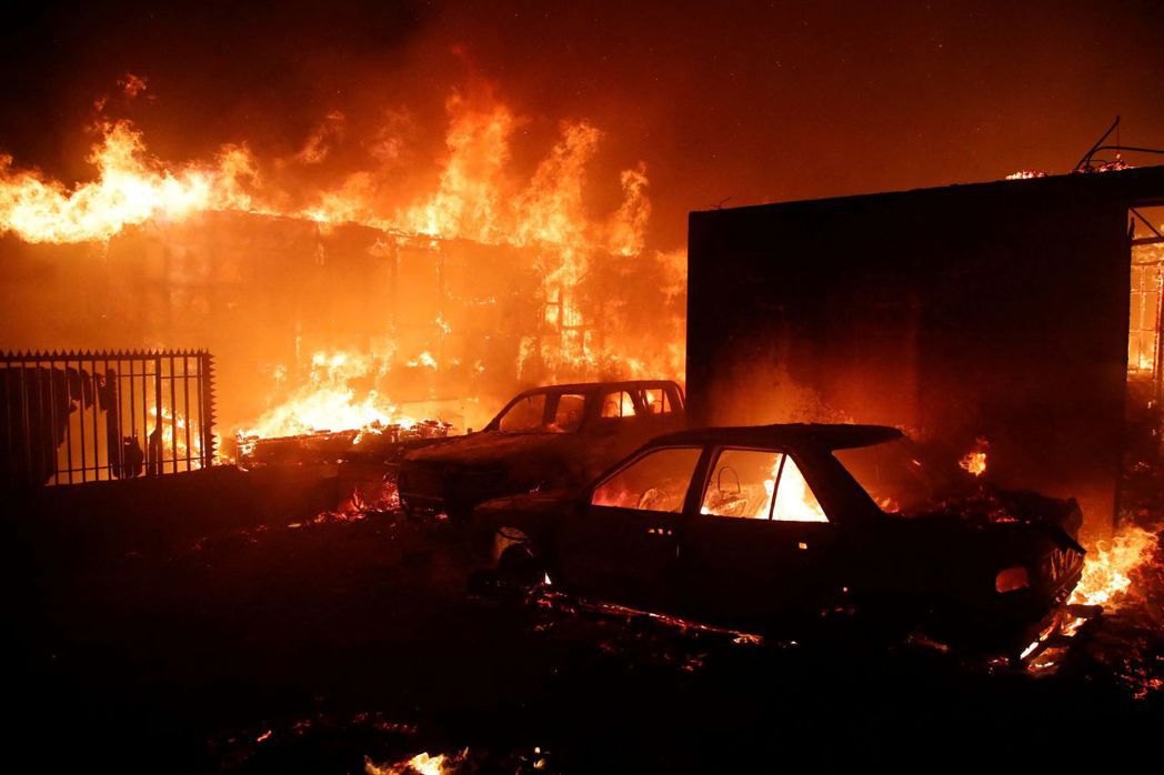 智利野火發生時風速很快，許多居民才剛收到警報，火焰已來到家門口。 圖／美聯社