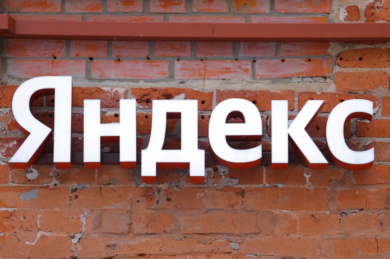 科技巨擘Yandex NV今天宣布達成協議，將以4750億盧布（約52億1000萬美元）的價格，把有「俄版Google」之稱的業務和資產出售給俄國的投資集團。路透