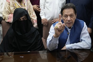 巴基斯坦花花公子前總理婚前沒看過妻子臉 傳有超能力的夫人是何許人？