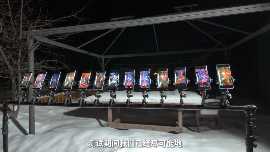 中國團隊「極果研究室」將許多手機放在中國最冷的城市中測試，看哪支手機能夠支撐最久時間。翻攝「極果研究室」YouTube