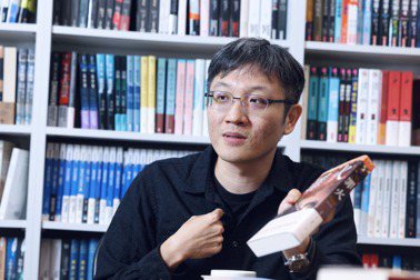 譚光磊創立光磊國際版權經紀公司，以文學、小說的版權代理打出名號。記者王聰賢／攝影