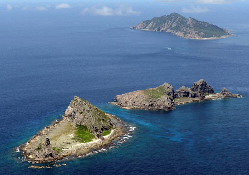 中國和日本都聲稱擁有釣魚台主權，日本稱尖閣諸島，中國稱釣魚島，長期以來一直是日中關係最大癥結。路透社