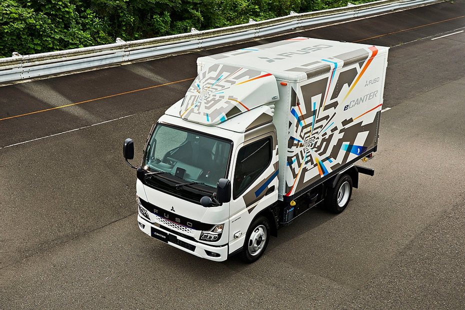 Fuso eCanter純電堅達今年將登台開賣，母公司Daimler Truck去年全球銷售表現亦亮眼。 圖／Fuso提供