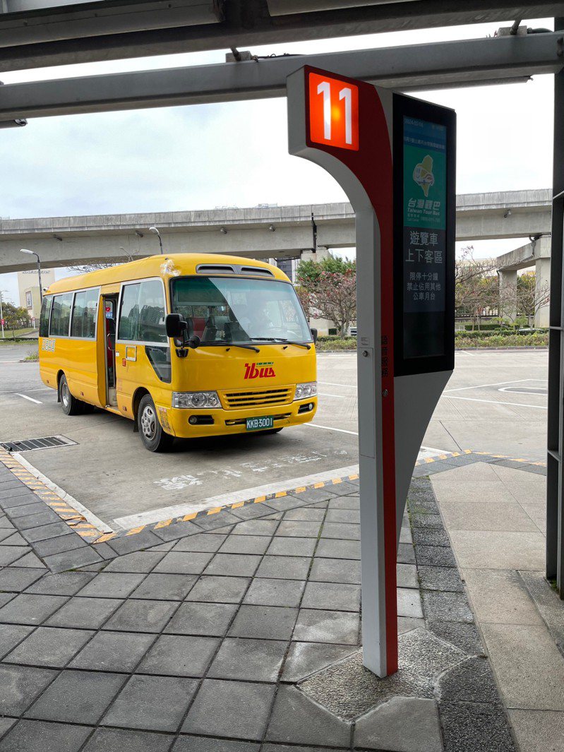 桃園217青埔環線公車去年9月開始試辦，不過搭乘率低，調整為環狀線且起訖站為機捷桃園高鐵站後，將從3月1日起免費試營運。圖／桃園市交通局提供