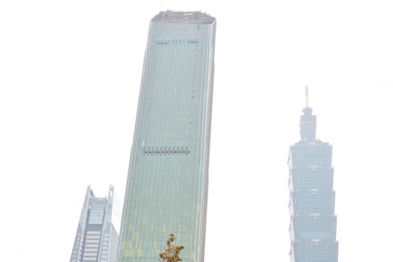 台北市信義區新地標「台北天空塔」，負責的碩河開發由於母公司經營權變動，令銀行團大傷腦筋。 聯合報系資料照片