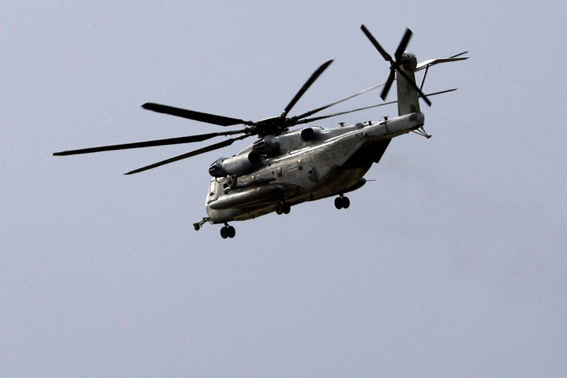 美国军方表示，一架军用直升机在加州圣地牙哥郊外坠毁，当时天候雪雨交加，机上的5名美军陆战队员已被证实死亡。示意图。美联社(photo:UDN)
