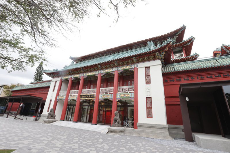 紅牆綠瓦的史博館擁有明清中國宮殿的外型。但它原始的建築其實非常「日本」，經歷多次改建才成為今日的樣貌。。記者蘇健忠／攝影