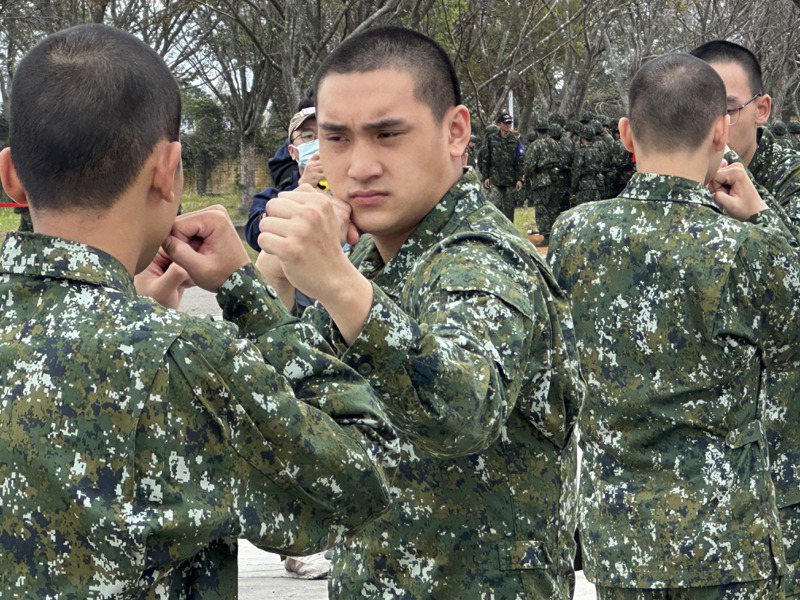 陸軍司令部表示，戰格鬥課程的目的，在藉由戰技訓練強健義務役新兵體魄及近戰能力。記者洪哲政／攝影