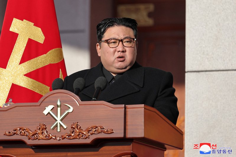 北韩8日建军节76周年纪念日，领导人金正恩在国防部发表演说。路透(photo:UDN)