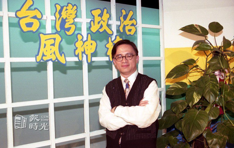 藝人鄧志鴻主持友聯U2台「台灣政治風神榜」節目。圖／聯合報系資料照（1995/12/22 王宏光攝影）