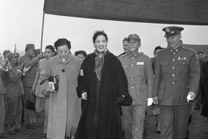 照片看歷史／1955年婦聯會為林口反共義士團服務 蔣宋美齡前往慰問