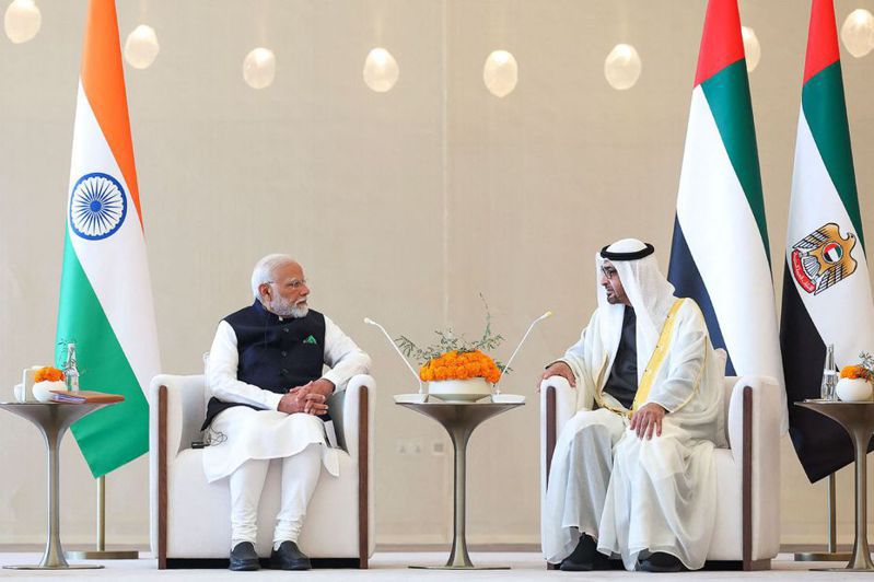印度與阿拉伯聯合大公國今天簽署一項貿易走廊相關協議，目的是以海洋和鐵路通過中東部分地區，將歐洲與印度連結起來；美國與歐洲聯盟（EU）都支持這項宏大的計畫。法新社