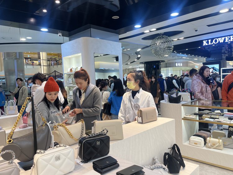 大江購物中心一樓改裝效益，年輕客群與交易筆數雙雙增加。圖／大江購物中心提供