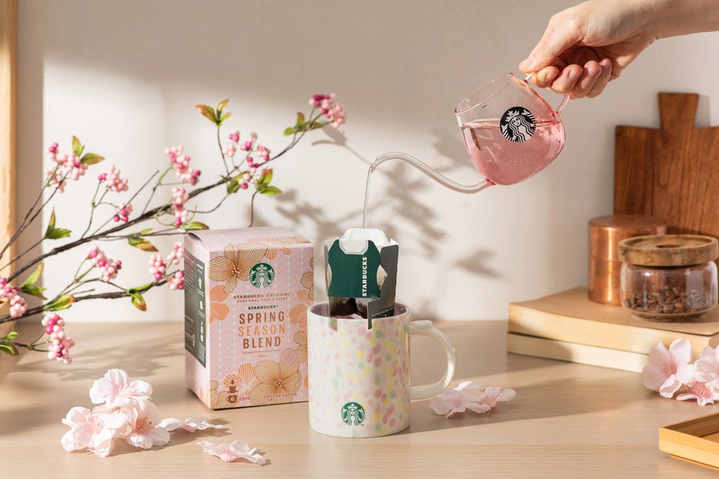 咖啡設備推出粉色系列：粉櫻玻璃小壺、小型手沖玻璃壺-粉、V60糖果粉浸漬式濾杯，...
