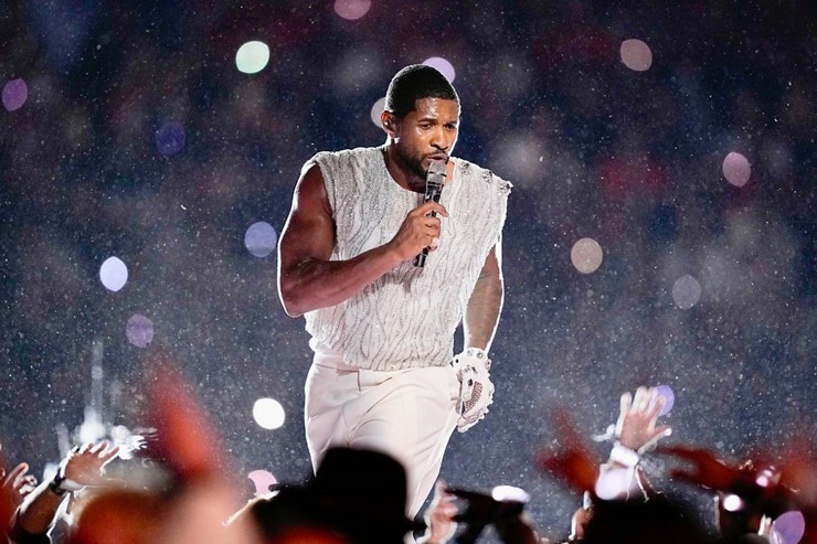 2000年代情懷重襲！寶刀未老的 Usher 炸翻 Super Bowl 中場秀！