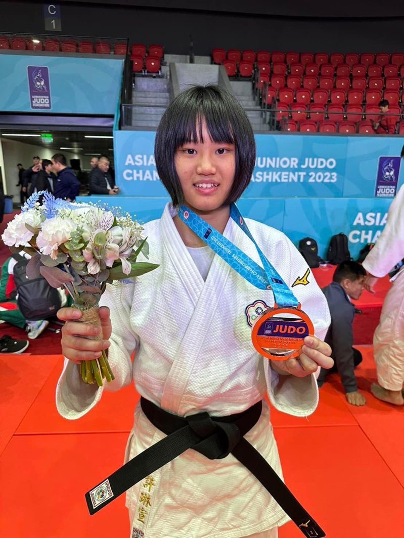家扶兒宇涵去年在世界青少年柔道錦標賽中奪下銀牌，創下中華隊此項賽事女子組歷年最佳成績。圖／家扶基金會提供