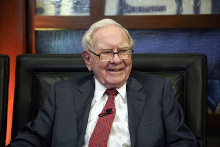 「股神」巴菲特（Warren Buffett）的波克夏公司上季大賣派拉蒙（Paramount Global）持股，也賣出蘋果股票。 （美聯社）