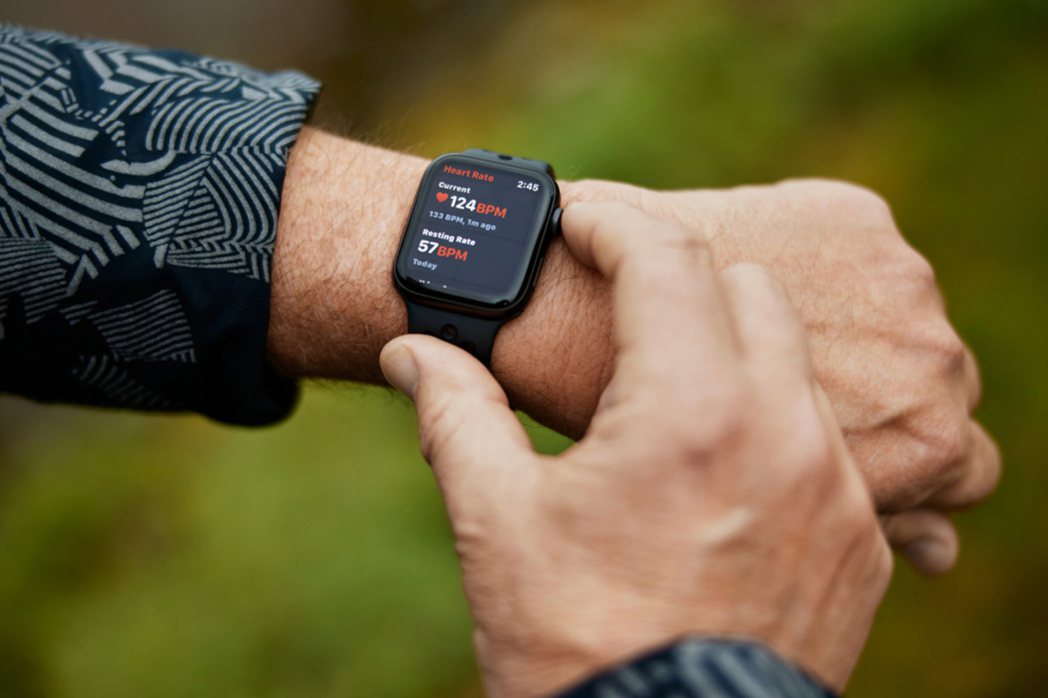 Bob March與其他眾多Apple Watch使用者一樣，透過他們的裝置收到...