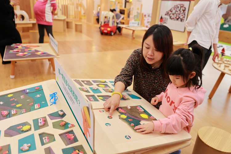 信誼親子館大型五味太郎繪本延伸由具將出現在台北書展邀請親子一起來玩。圖／信誼基金會提供
