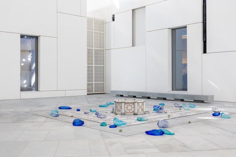 敘利亞藝術家Sawsan & Bahar Al Bahar所創作的「Waterdust」，運用了大量的手工玻璃為素材。圖／RICHARD MILLE提供（合成圖）