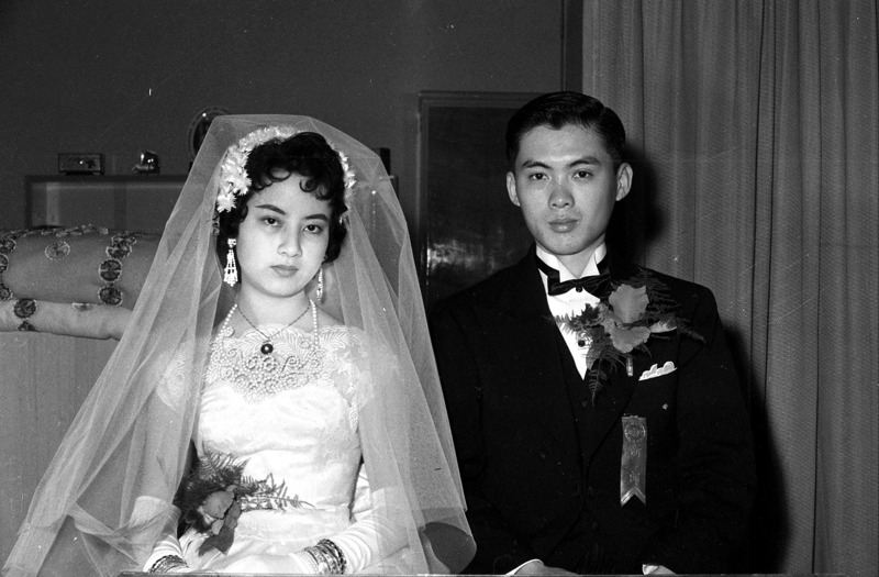 1960年2月18日，高雄唐榮長孫孫嘉宏（右）與羅惠美舉行結婚典禮。圖／聯合報系資料照片