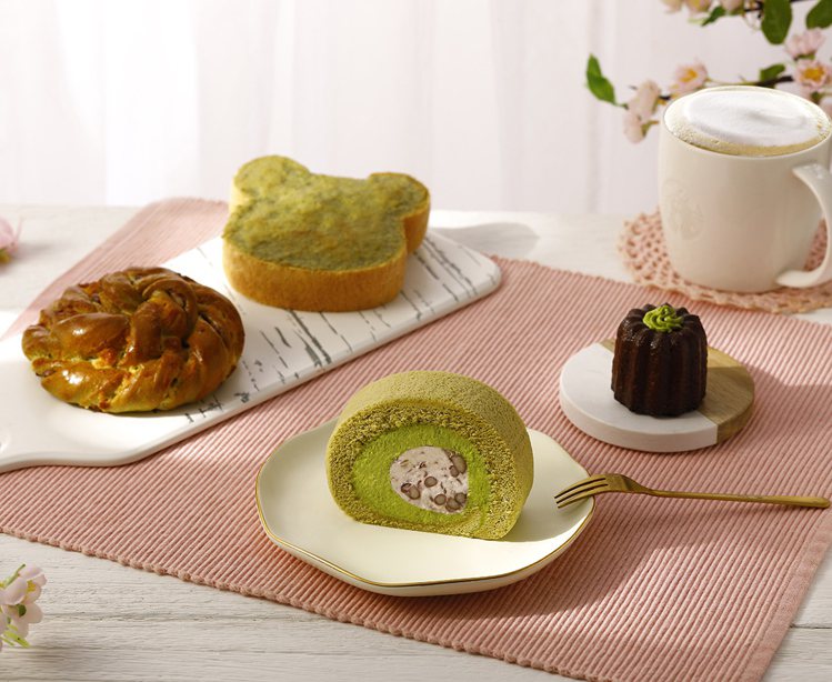 星巴克首次推出「抹茶季」，以完整抹茶系列主題，採用日本抹茶粉推出甜點、麵包以及生義大利麵等五款抹茶系列輕食。圖／星巴克提供