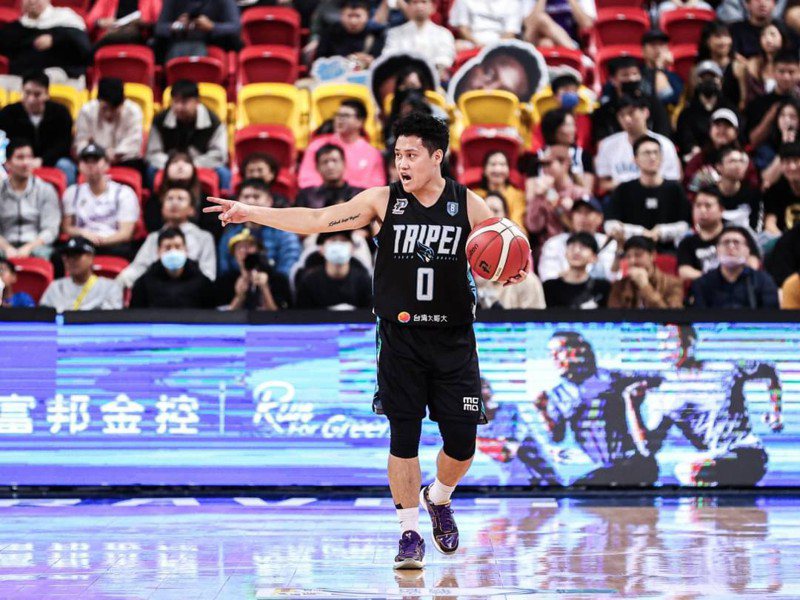 Taipei Fubon Warriors Triumph with Thrilling 102-97 Victory Over Hsinchu Royal Lions