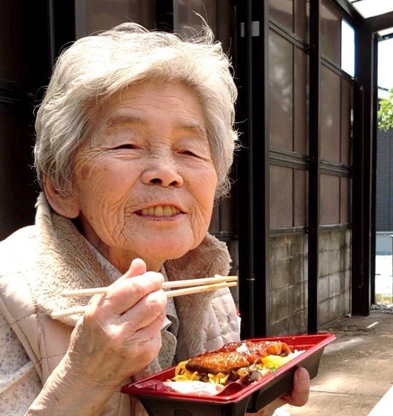 喜美子奶奶認為能吃就是幸福，要感恩食物！
 圖／翻攝自IG@kimiko_ni...