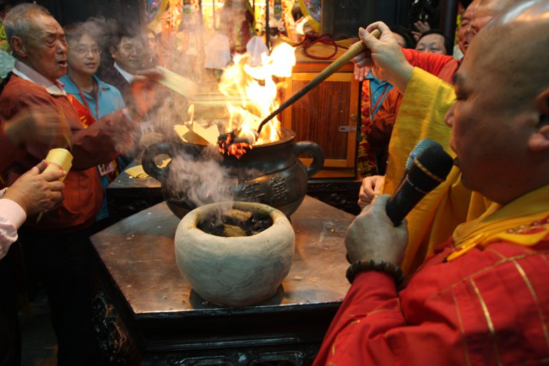 擁有逾三百年歷史的北港進香，其中刈火分香是進香的重要儀式，延傳至今。記者蔡維斌／翻攝