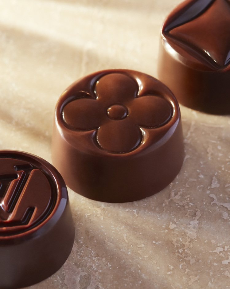 Le Chocolat Maxime Frédéric At Louis Vuitton巧克力專門店販售的手工巧克力均以品牌標誌元素為靈感。圖／路易威登提供