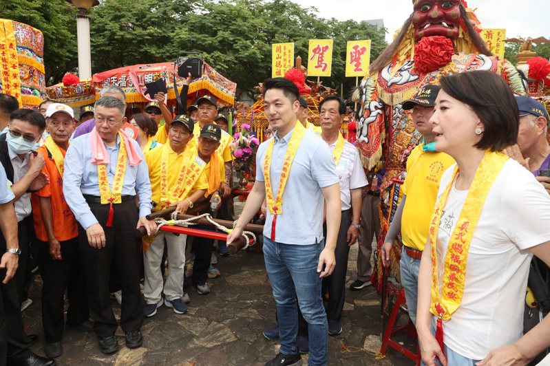民眾黨主席柯文哲先前與台北市長蔣萬安一同出席光大寮聚保宮環島祈安遶境。本報資料照片