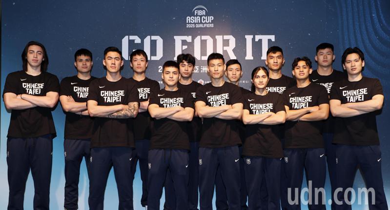 備戰2025年亞洲盃男籃資格賽的中華隊13位球員，昨全部出席成軍記者會。記者侯永全／攝影