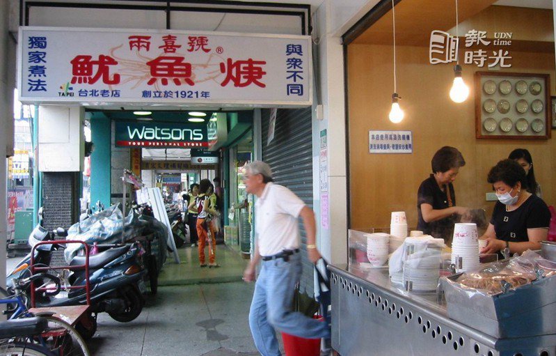 兩喜號魷魚羹是萬華著名的老店，在西園路一段有分店。圖／聯合報系資料照(2003/06/18 陳英姿攝影)