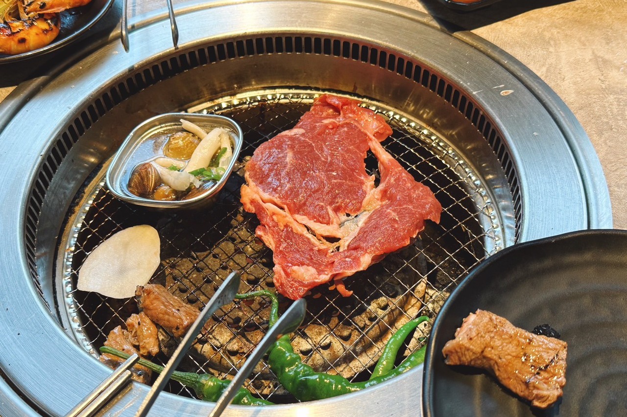 台中北屯區︱生意紅火的美味燒肉吃到飽餐廳：肉次方燒肉放題