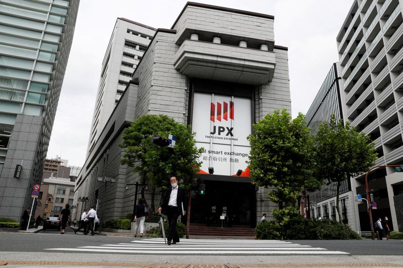 日本股市逼近歷史新高，東京證交所居功厥偉。圖為東京證交所。路透