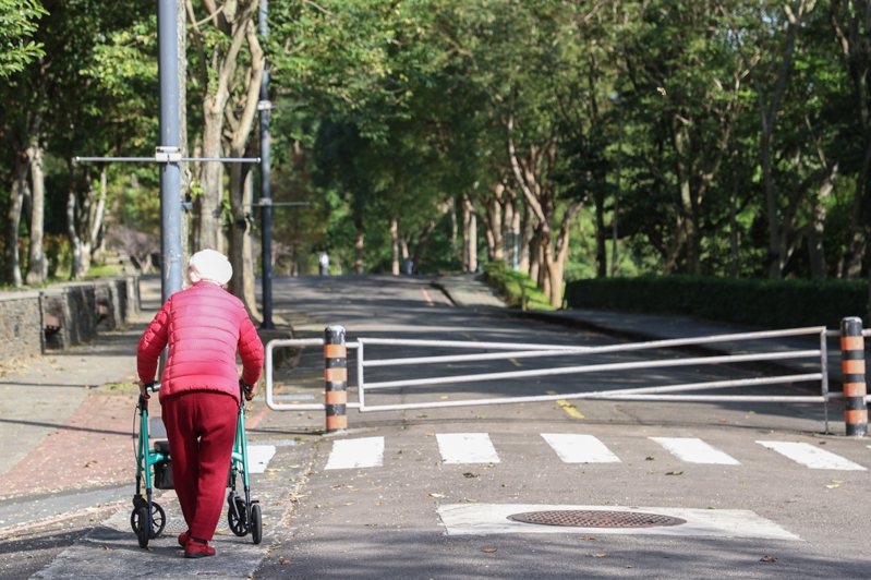 台北市今年度免費老人健檢分2階段登記，一般族群長者屬於第2階段，4日起開放網路取號。聯合報系資料照