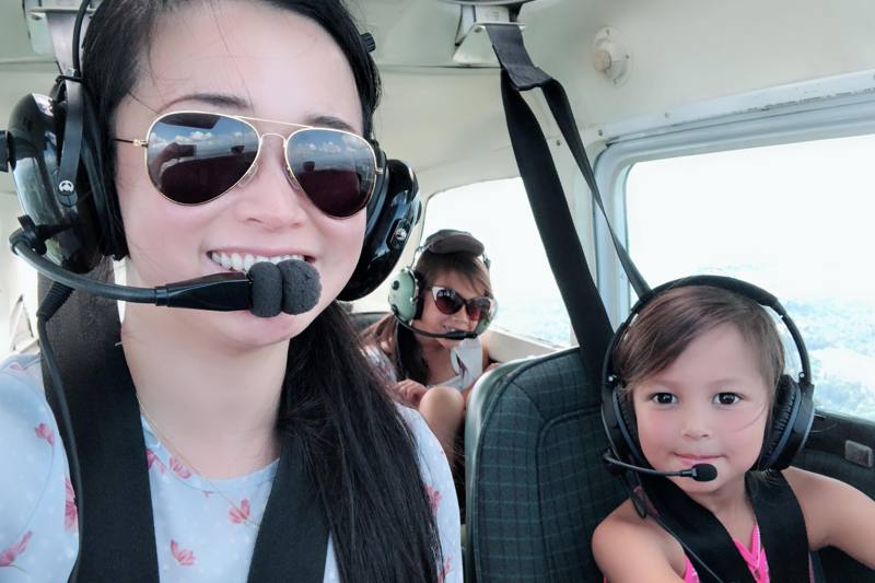 2018年，黃于慈為了累積飛時，在密西根州租了一台C172，更帶著女兒們一起飛。圖／黃于慈提供