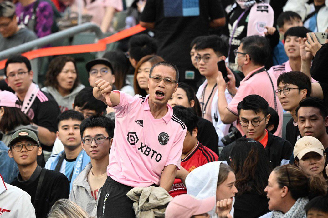 梅西2月4日未上場香港的表演賽，現場球迷大為光火。 圖／法新社