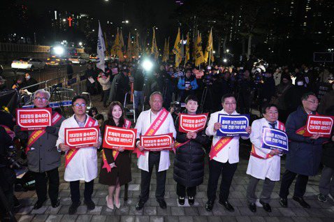 2月18日醫師團體宣布罷工行動作為對政府醫學生擴增計畫的抗議，截至2月20日晚間...