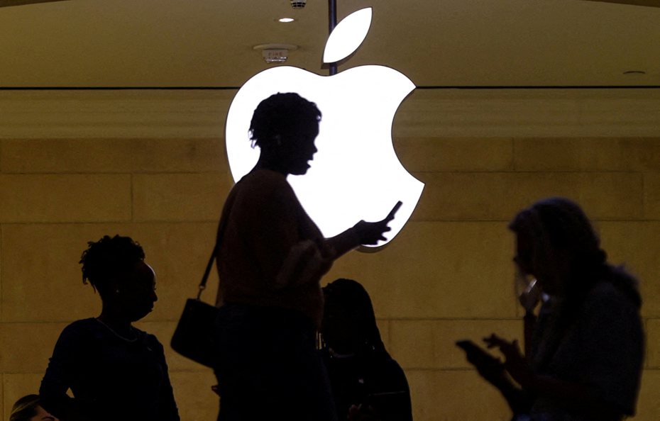 南韓媒體報導，蘋果目標2026年推出iPhone折疊機。  路透