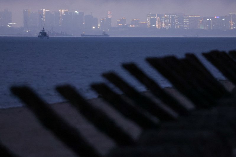 金門「金廈遊輪」觀光船19日下午遭中國海警強制登船臨檢，引發兩岸關係緊張。路透
