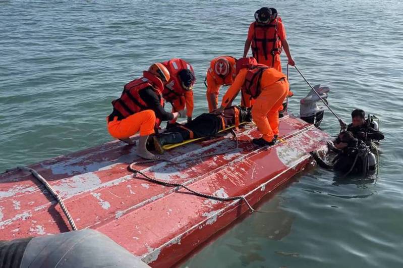 陸籍漁船翻覆造成2名漁民溺斃，引發兩岸一聯串的緊張關係。 圖／金門海巡隊提供