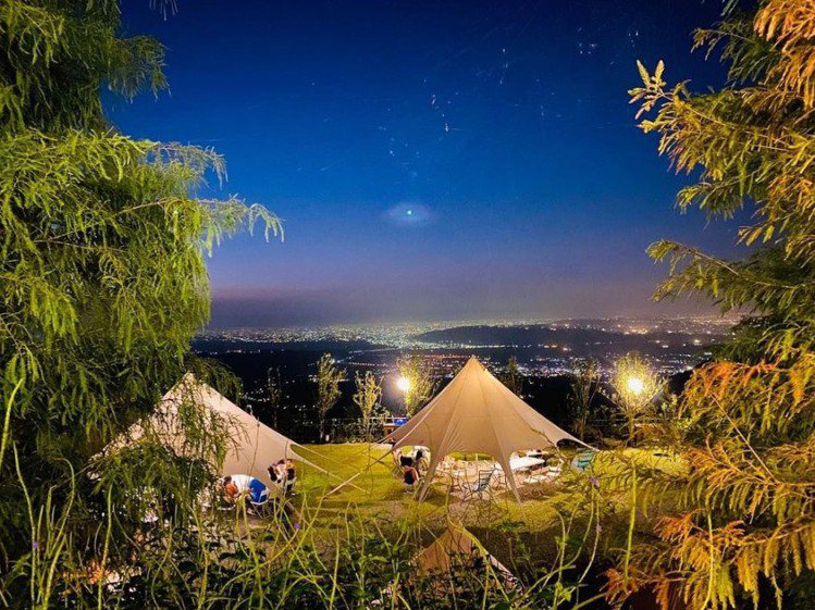 山思雲想露營區可以在山巒及雲霧的包圍下，體驗露營生活。圖／宏盛酩品提供