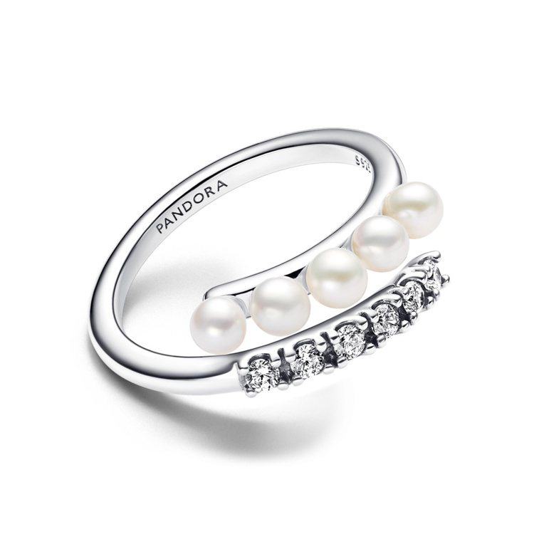 Pandora珍珠密鑲雙層開圈戒指，5,380元。圖／Pandora提供