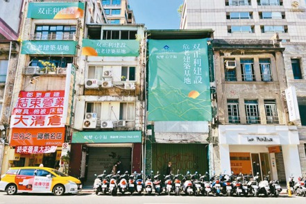 房屋造價近三年漲逾六成，致台北市危老改建案卡關。 圖／聯合報系資料照片