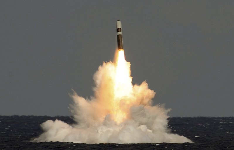 英國太陽報近日爆料，皇家海軍四艘核子動力彈道飛彈潛艦之一的「先鋒號」1月30日在美國佛州外海試射三叉戟飛彈失敗。資料照片。美聯社