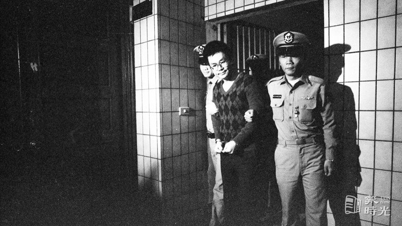 合江街夫婦分屍案，兇手陳雲輝被警方押送至地方法院審理宣判。圖／聯合報系資料照（1986/11/08　本報記者攝影）