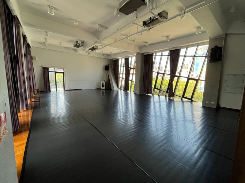 M1、M2舞蹈教室2018年完工，不僅空間方正，無任何柱子或障礙物，且深度達8米，挑高設計皆超過4米，適合舞蹈教學專用。記者余采瀅／攝影